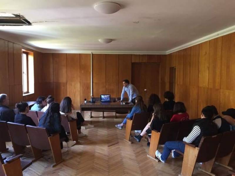 მუნიციპალიტეტის ახალგაზრდობის წარმომადგენლებთან შეხვედრა გაიმართა